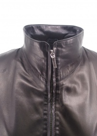 Farbe: schwarz